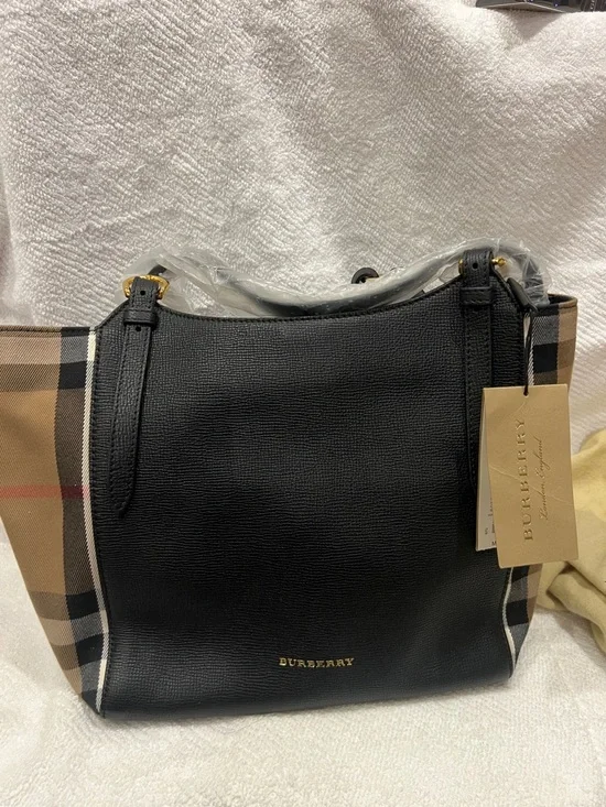 Burberry Black Leather Shoulder Bag with Beige Check Panels - Picture 3 of 15